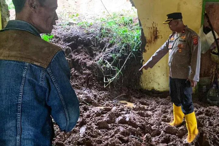 Longsor Pangalengan, Dua Balita Tewas