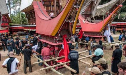 Tradisi Lokal Tetap Bertahan Di Tengah Perubahan Zaman